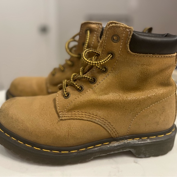 Doc Martens tan leather ankle boot size 8 - Picture 2 of 4